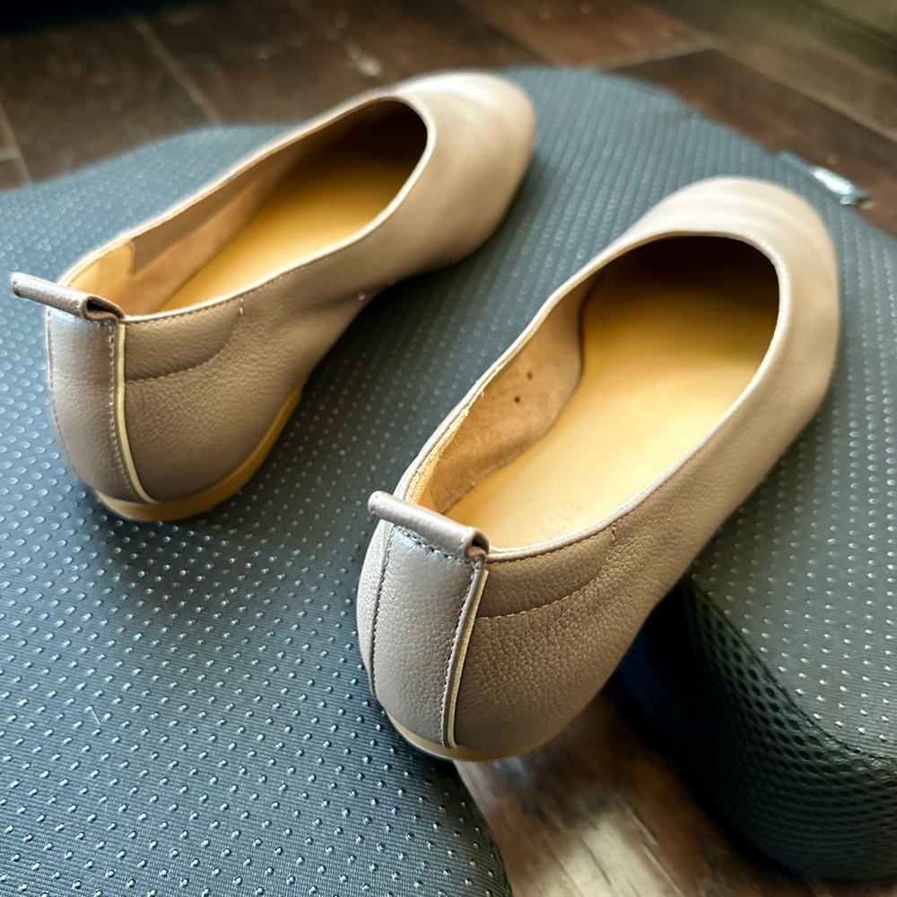 Everlane Italian Leather Day Glove Mocha Flats Size 7.5 - Picture 2 of 3